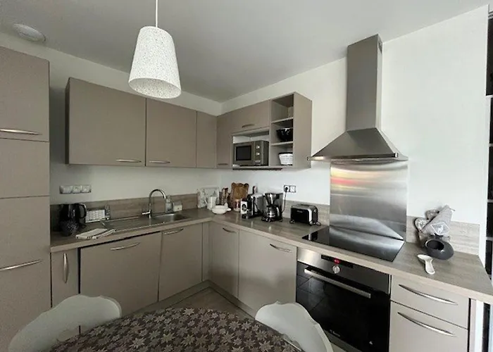 Elegant Au Centre De Avec Terrasse - Fr-1-812-51 * 코트레