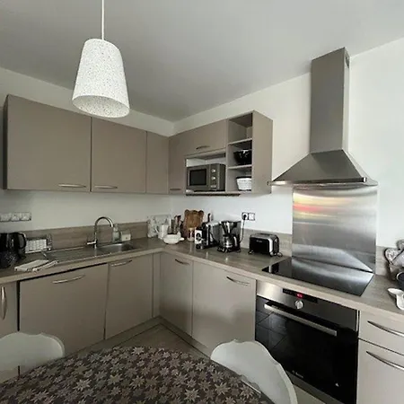 élégant Au Centre De Avec Terrasse - Fr-1-812-51 * Cauterets