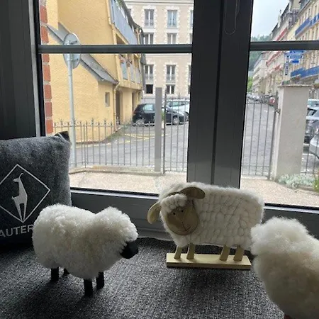 élégant Au Centre De Avec Terrasse - Fr-1-812-51 Cauterets