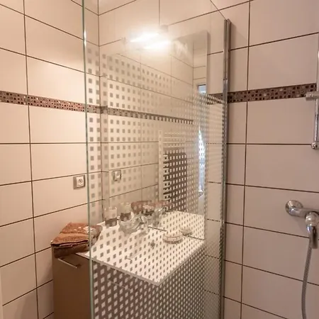 élégant Au Centre De Avec Terrasse - Fr-1-812-51 Appartement Cauterets