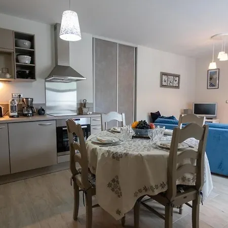 Elegant Au Centre De Avec Terrasse - Fr-1-812-51 Apartment *