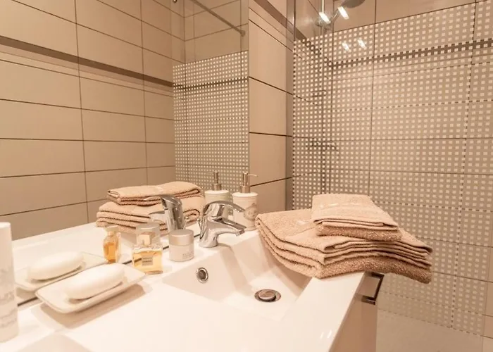 élégant Au Centre De Avec Terrasse - Fr-1-812-51